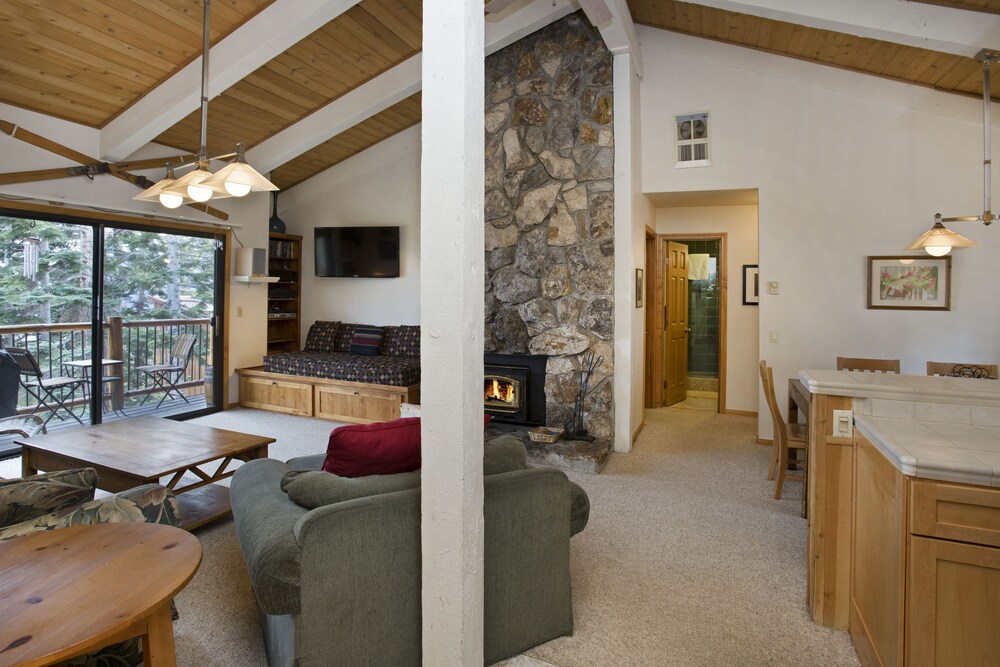 Luxury Apartment, 2 Bedrooms - Living Area