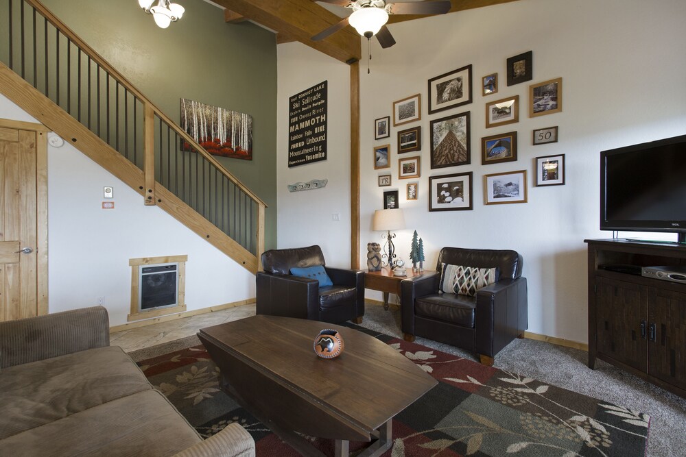 Deluxe Apartment, 2 Bedrooms - Living Area