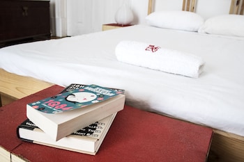 Locals Hostel & Suites