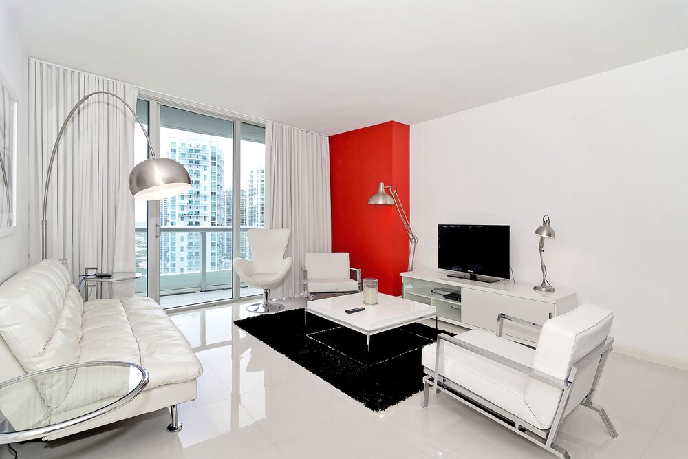 Luxury Condo, 1 Bedroom, River View - Living Area