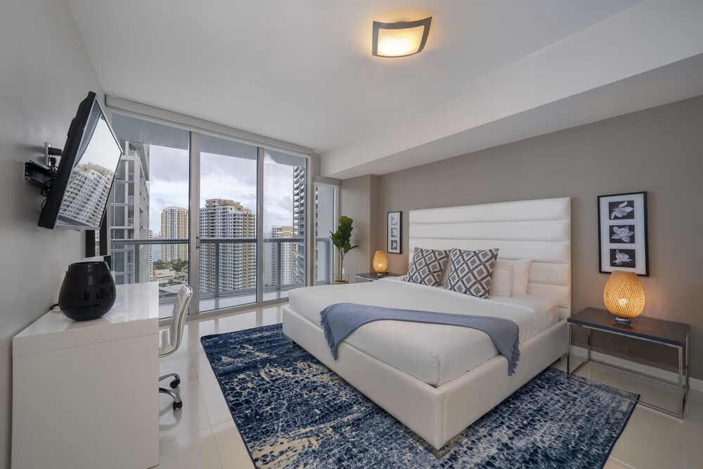 Luxury One Bedroom Ocean View - Guestroom
