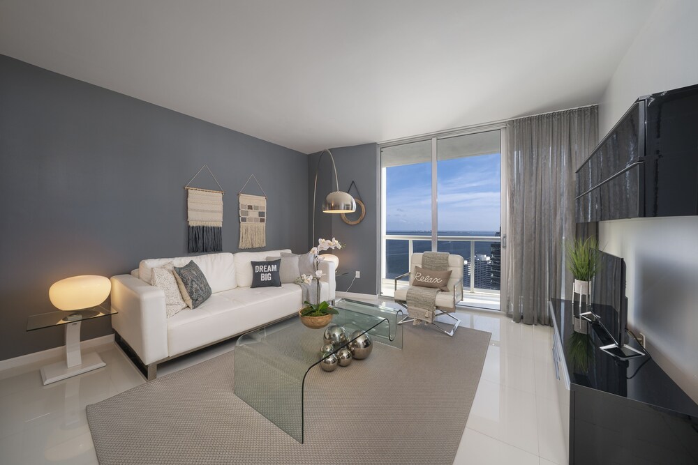 Deluxe Two Bedroom Ocean View - Living Area
