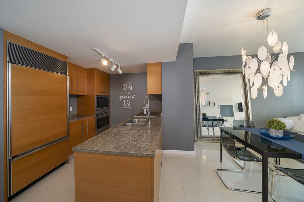 Deluxe Two Bedroom Ocean View - In-Room Kitchen