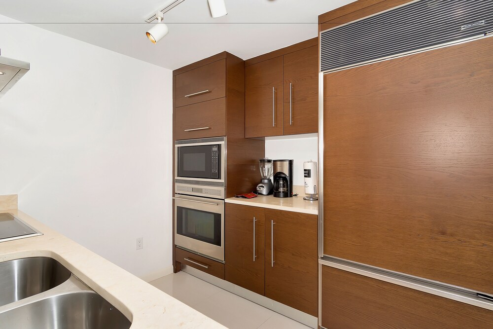 Luxury Condo, 1 Bedroom, River View - In-Room Kitchen