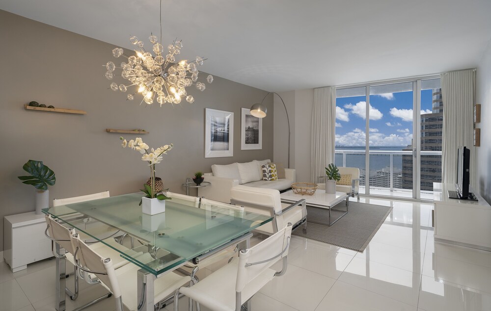 Deluxe Two Bedroom Ocean View - Living Area