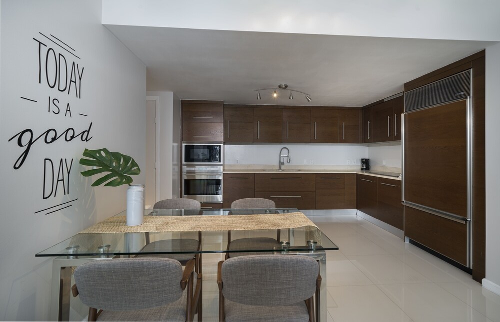 Luxury One Bedroom Ocean View - In-Room Kitchen