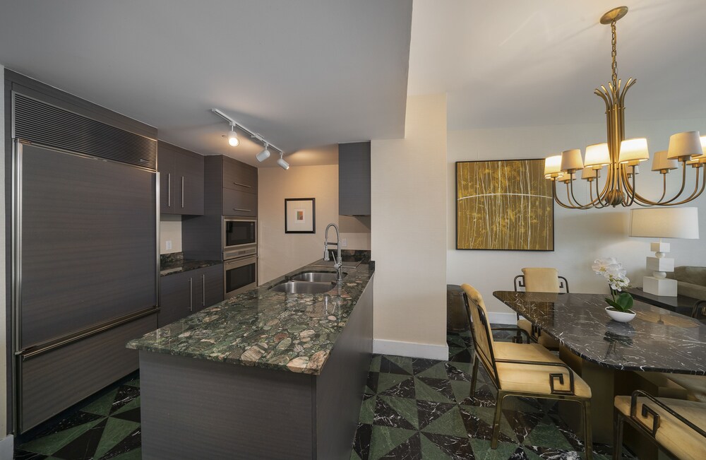 W Deluxe Two Bedroom Ocean View - In-Room Kitchen
