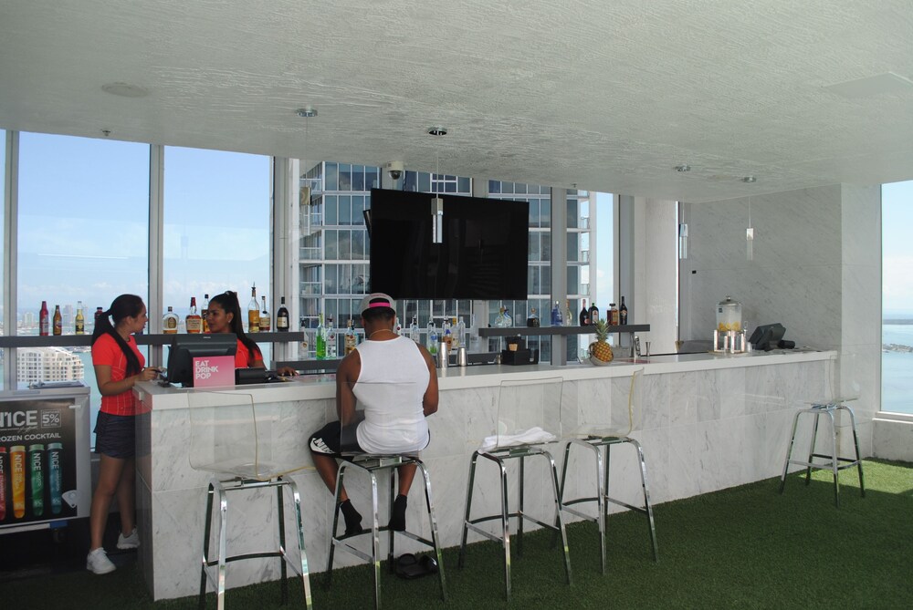Poolside Bar