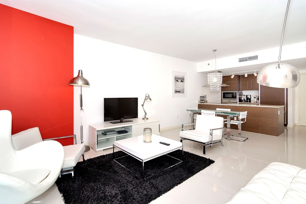 Luxury Condo, 1 Bedroom, River View - Living Area