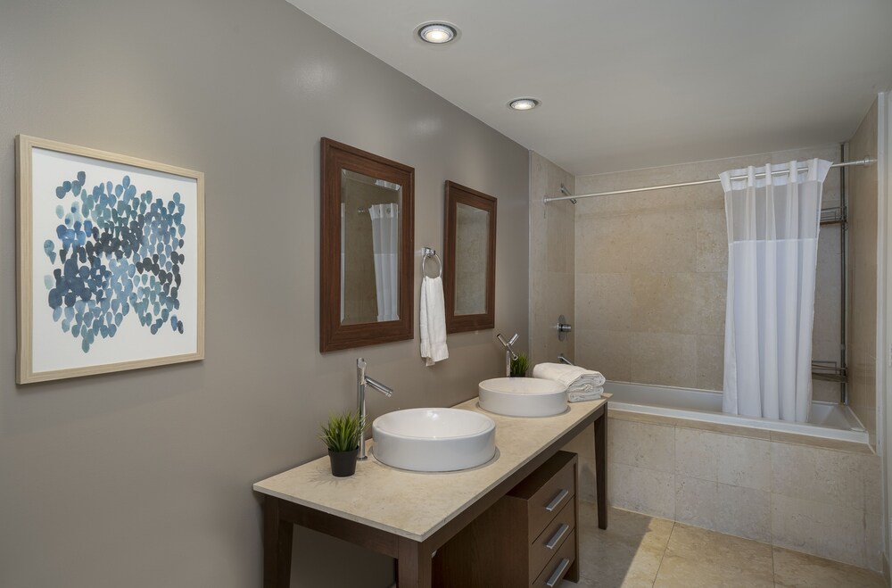 Luxury One Bedroom Ocean View - Bathroom