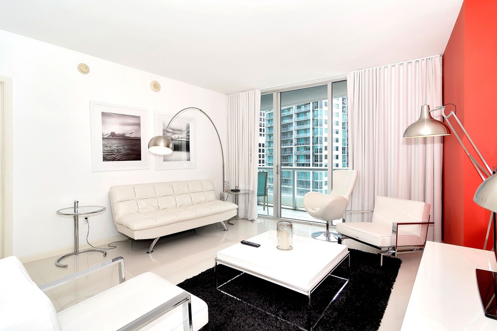 Luxury Condo, 1 Bedroom, River View - Living Area