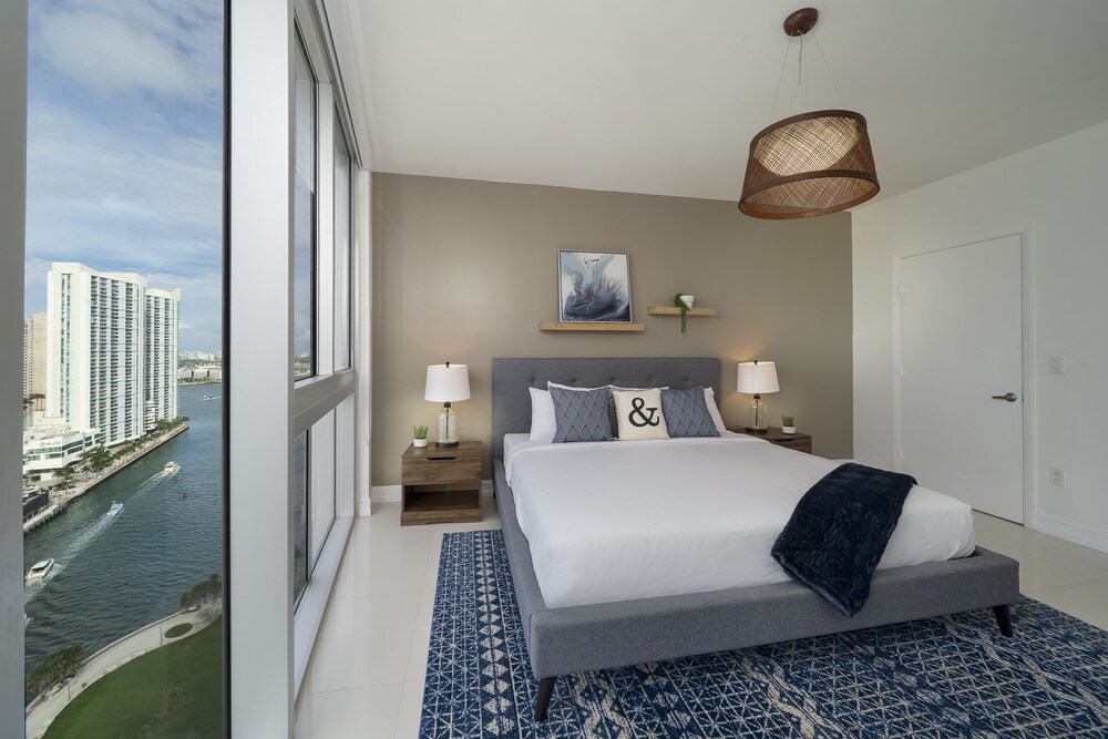 Presidential Suite, River & City View - Guestroom