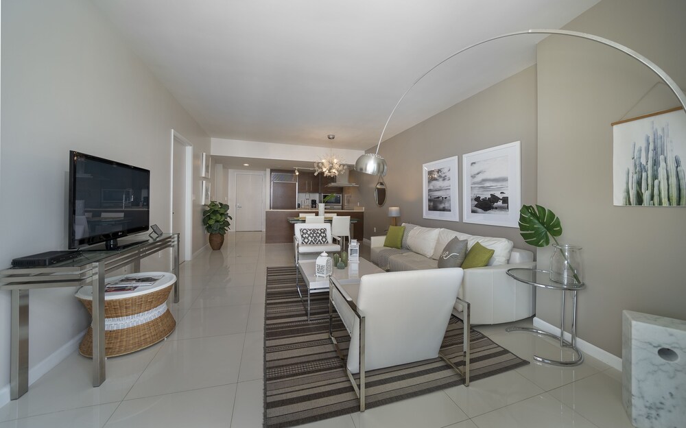 Luxury One Bedroom River & City View - Living Area