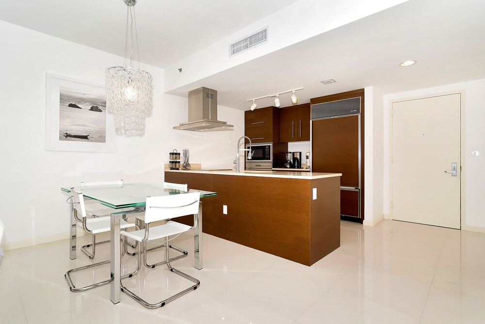 Luxury Condo, 1 Bedroom, River View - In-Room Dining