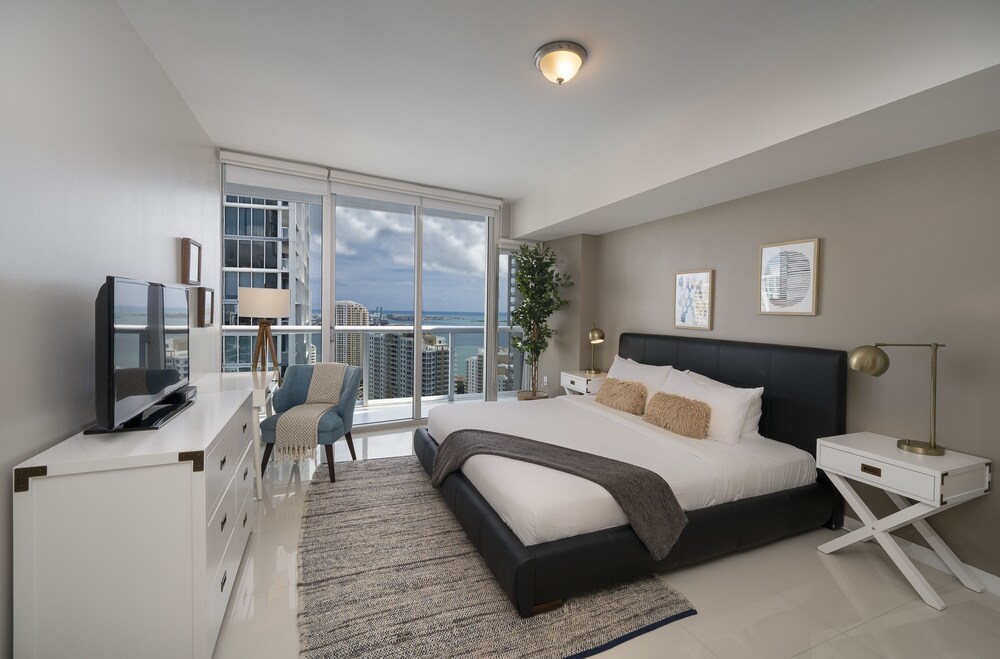 Luxury One Bedroom Ocean View - Guestroom