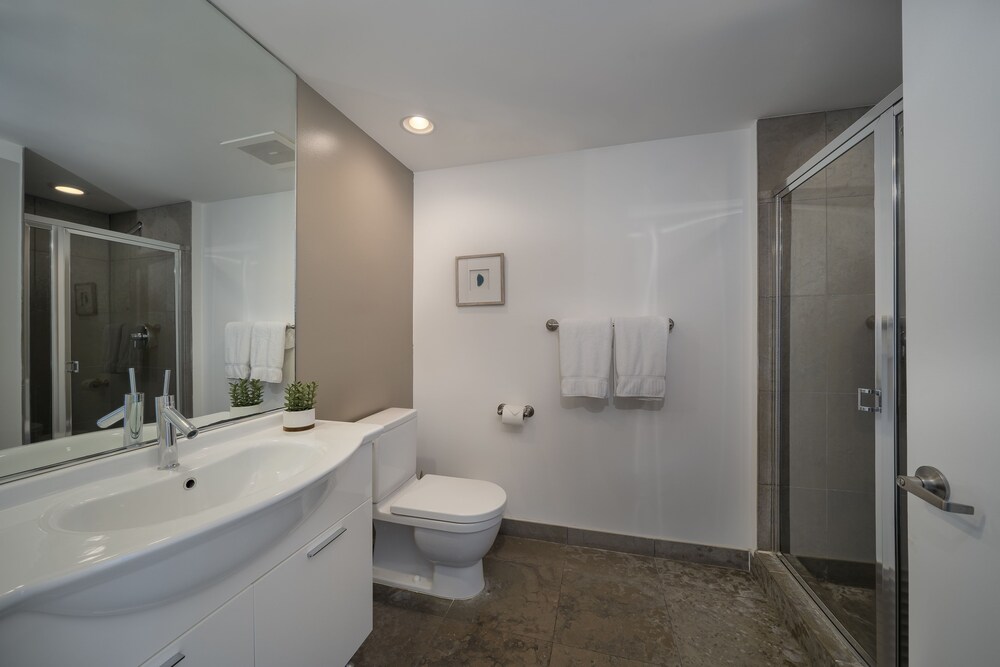 Presidential Suite, River & City View - Bathroom