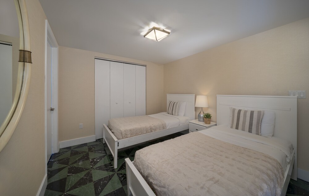 W Deluxe Two Bedroom Ocean View - Guestroom