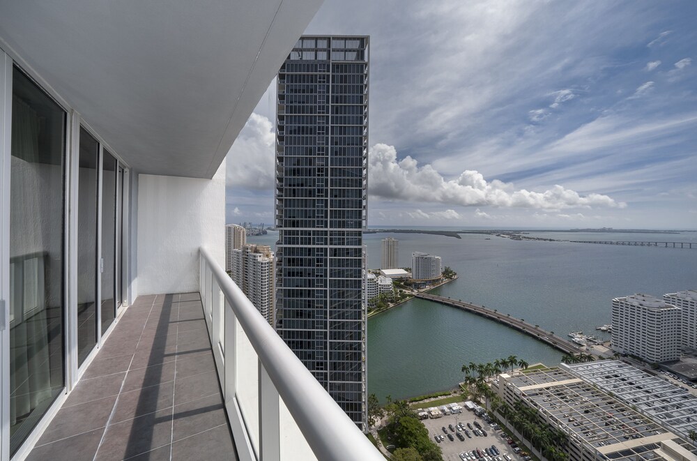 W Deluxe Two Bedroom Ocean View - Balcony View