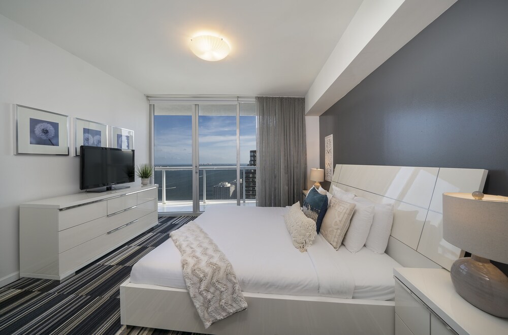 Deluxe Two Bedroom Ocean View - Guestroom