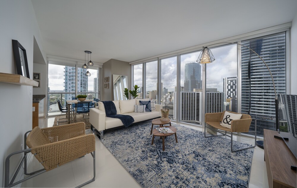 Presidential Suite, River & City View - Living Area