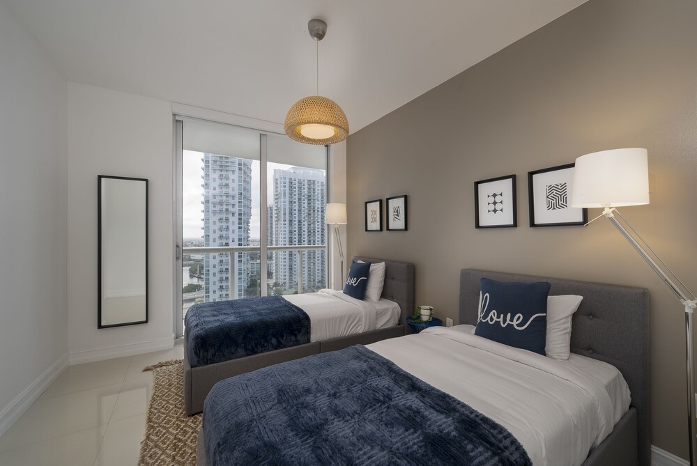 Presidential Suite, River & City View - Guestroom