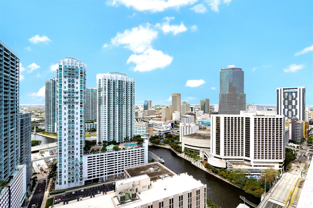Luxury Condo, 1 Bedroom, River View - Guestroom View