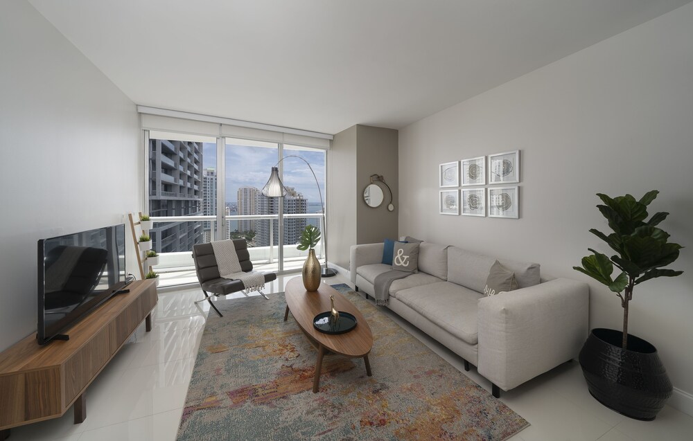 Luxury One Bedroom Ocean View - Living Room