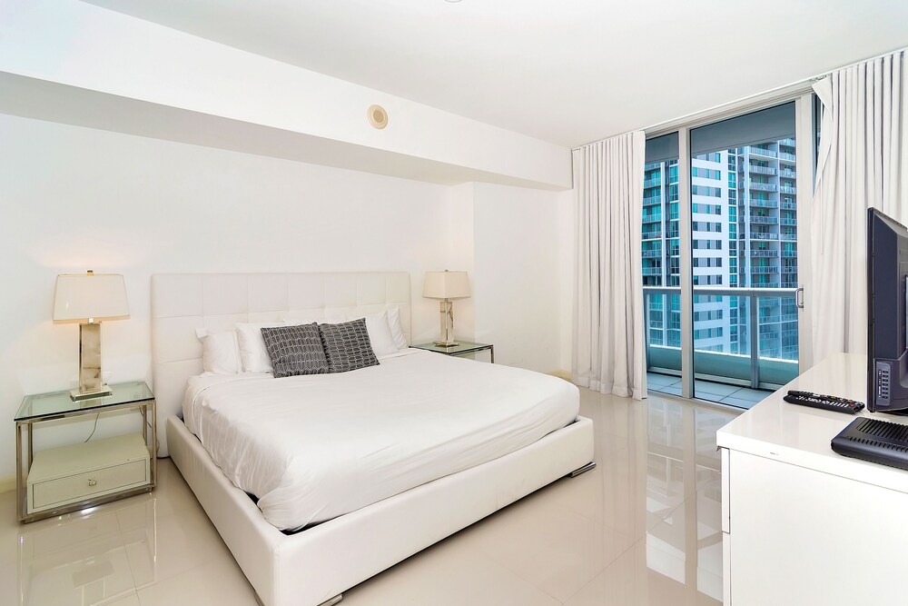 Luxury Condo, 1 Bedroom, River View - Guestroom