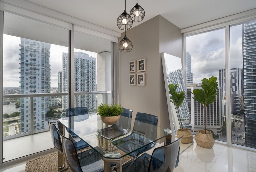 Presidential Suite, River & City View - In-Room Dining