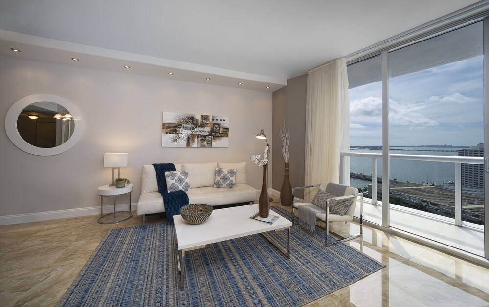 Deluxe Two Bedroom Ocean View - Living Room