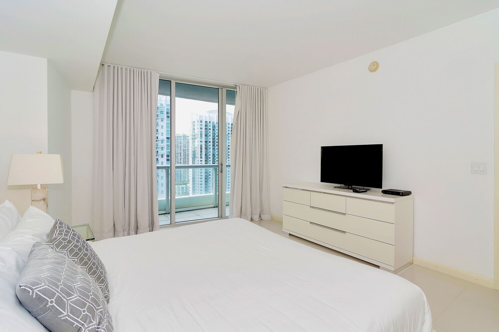 Luxury Condo, 1 Bedroom, River View - Guestroom