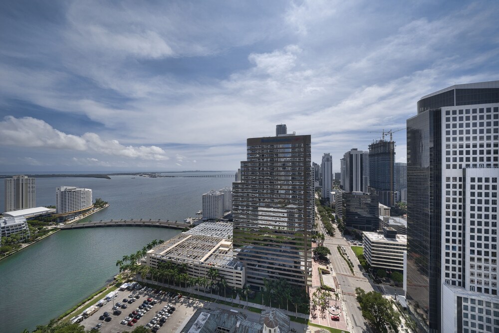 Deluxe Two Bedroom Ocean View - Balcony View