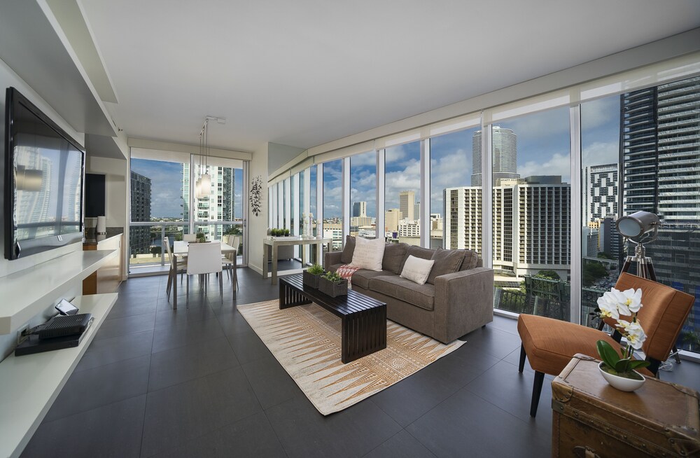 Presidential Suite, River & City View - Living Area