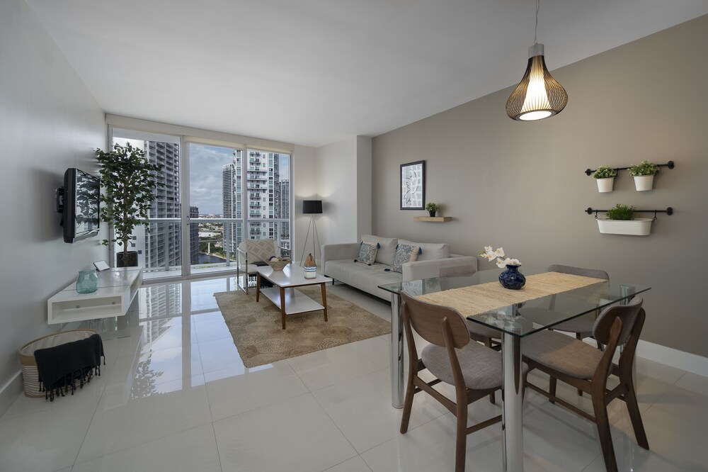 Luxury One Bedroom River & City View - Living Area