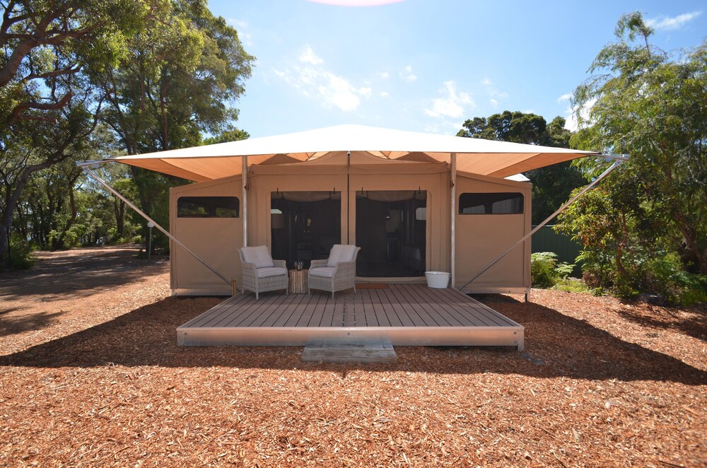 Luxury King Eco Tent with Ensuite - Terrace/Patio