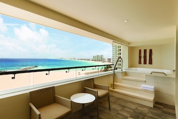 Deep Soaking Bathtub