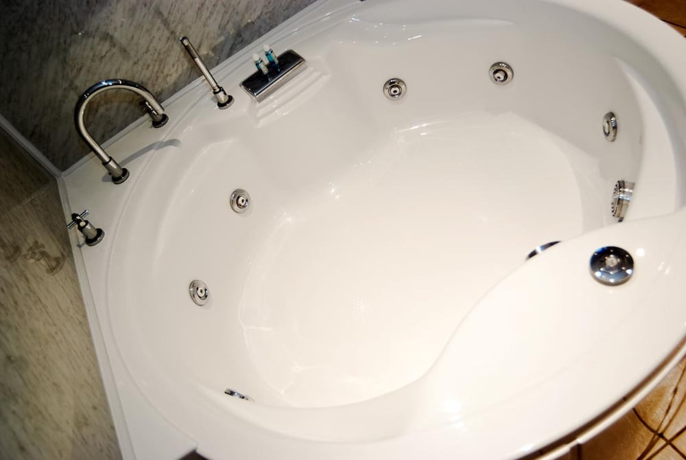 Jetted Tub