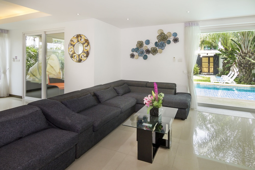 거실 공간 (Villa T8 Private Pool 4 Bedrooms)