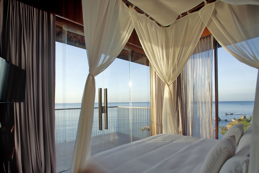 ห้องพัก (Two Bedroom Ocean Front Duplex Pool Villa)