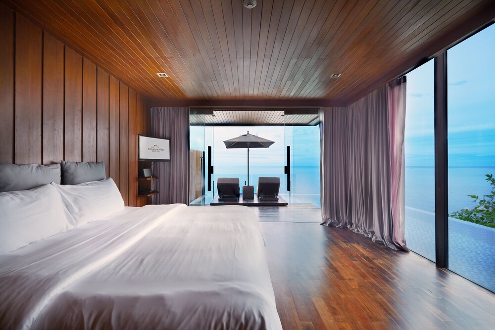 ห้องพัก (Two Bedroom Ocean Front Duplex Pool Villa)