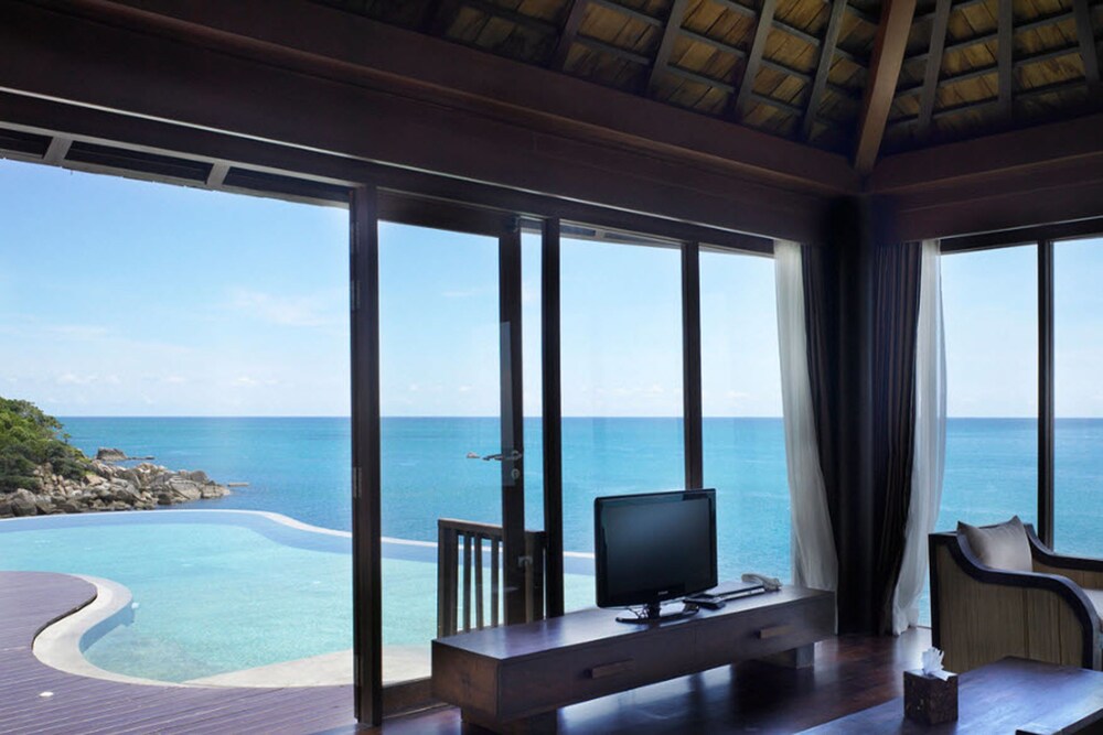 ห้องพัก (Ocean Front Pool Villa Suite)