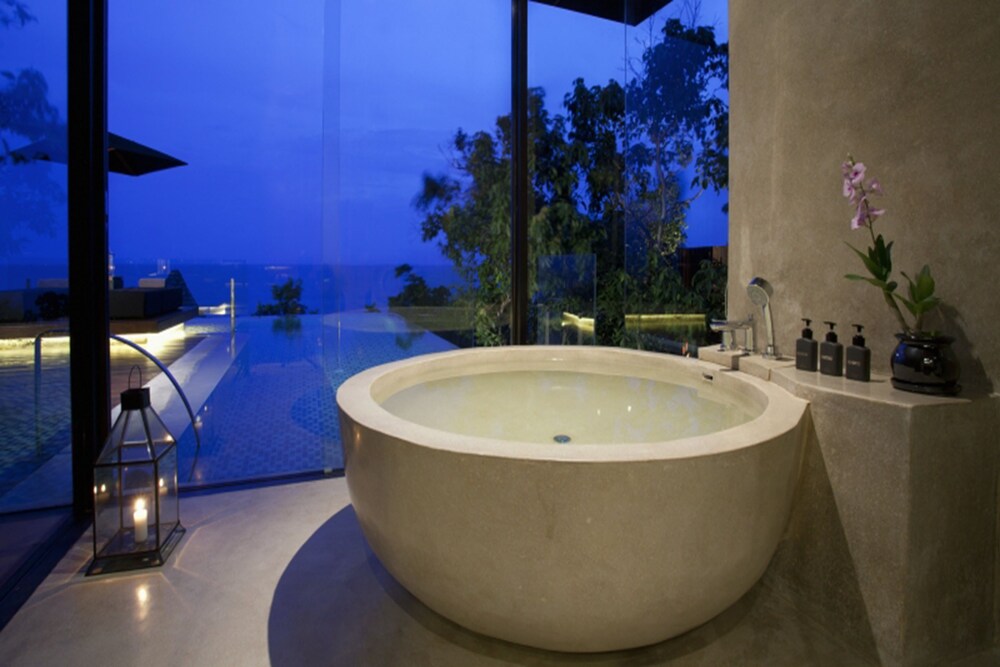 ห้องน้ำ (Scenic Pool Villa)