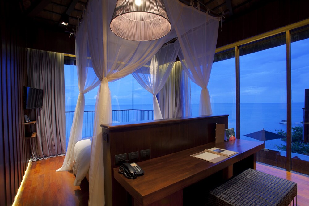 ห้องพัก (Two Bedroom Ocean Front Duplex Pool Villa)