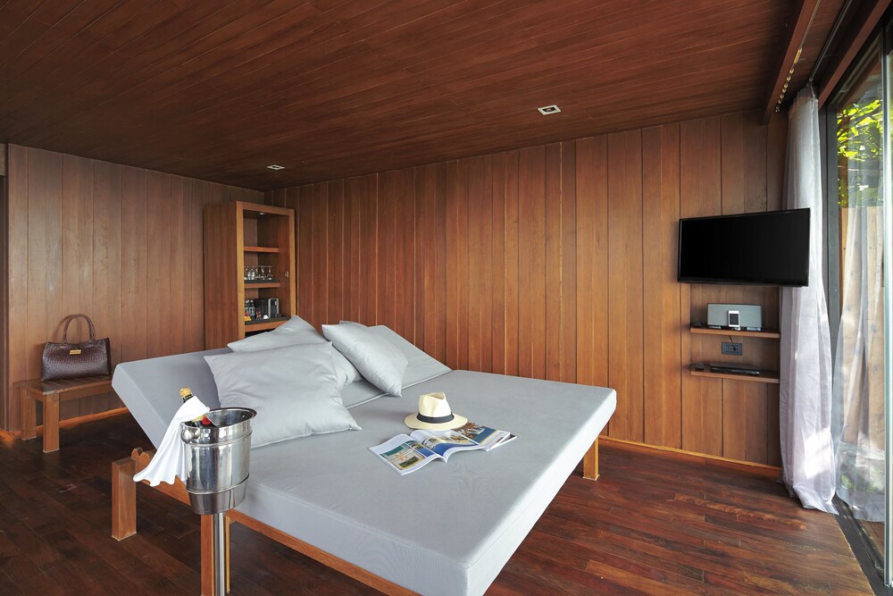 ห้องพัก (Two Bedroom Ocean Front Duplex Pool Villa)