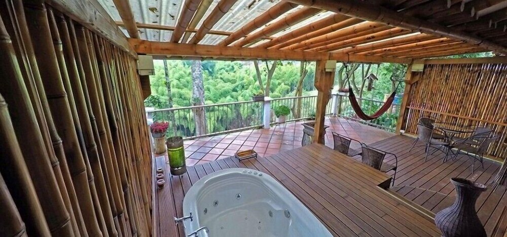 อ่างสปาในร่ม
