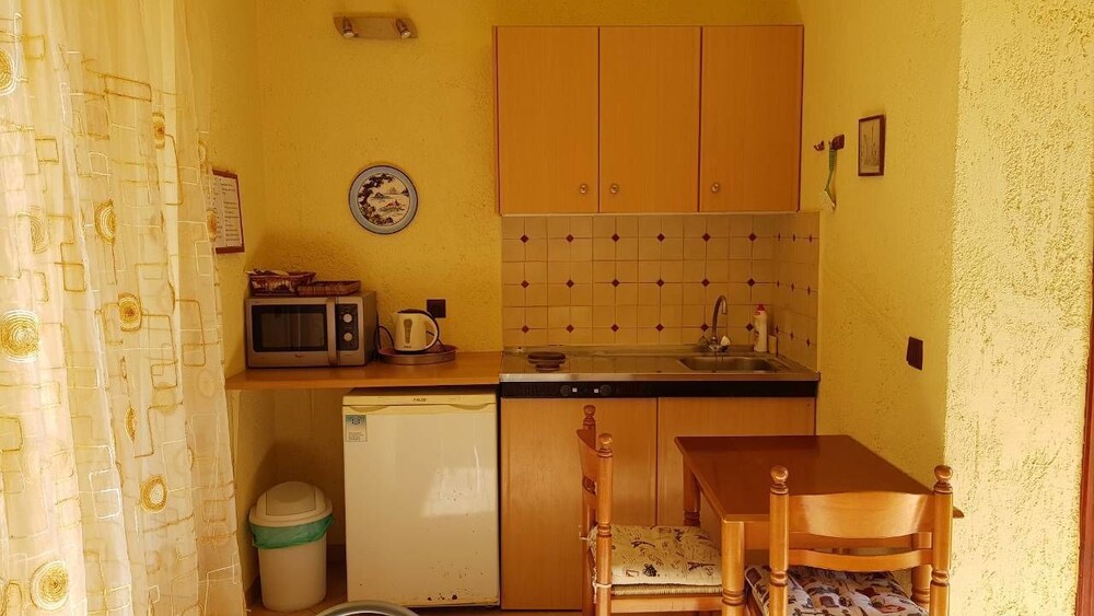 Küche im Zimmer (Studio, Poolblick)
