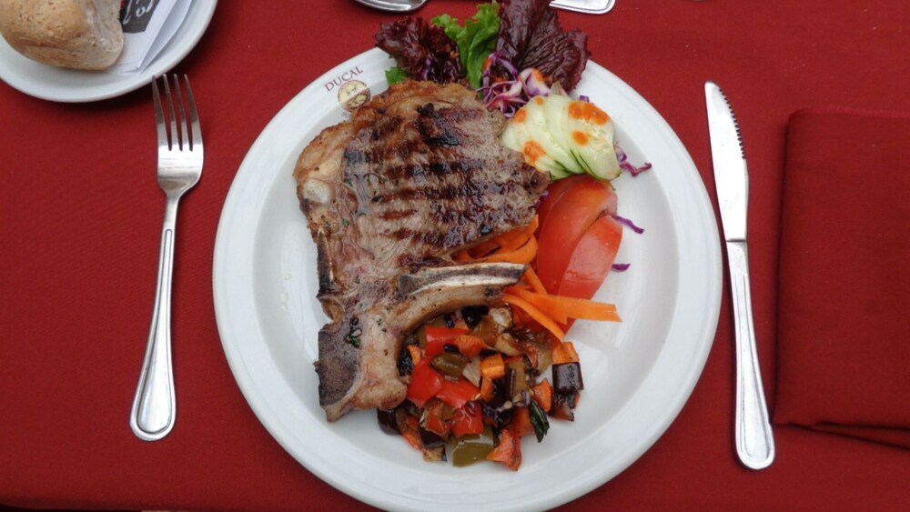 Comida y bebida
