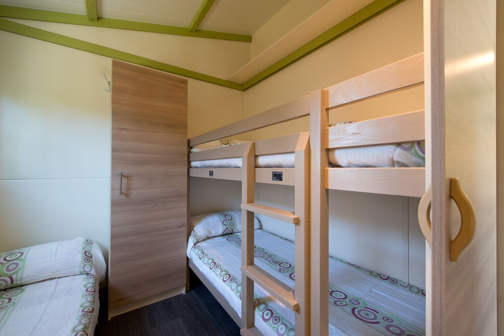 Cabin (2 people) - Childrens Theme Room
