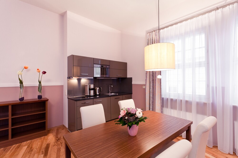 Essbereich im Zimmer (Apartment, 1 Schlafzimmer)