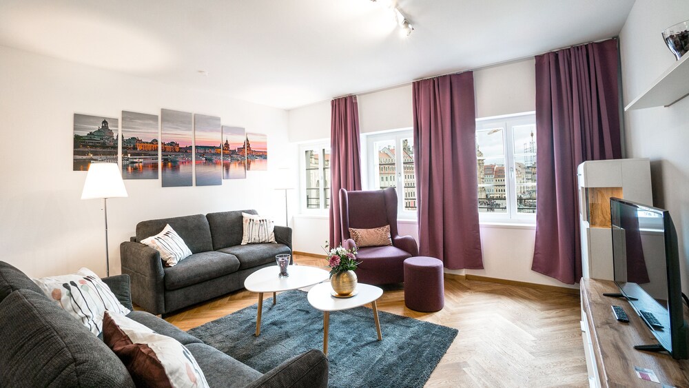 Wohnbereich (Standard-Apartment, 2 Schlafzimmer, Balkon)